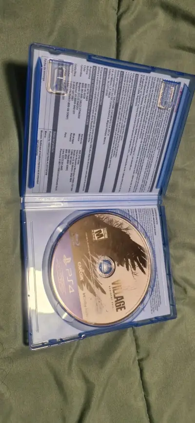 Juego PS4 Resident Evil Village - miniatura 2