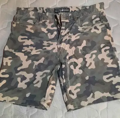 Shorts camuflados para hombre - miniatura 1
