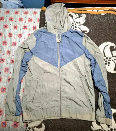 Cortaviento gris y azul marca cacike - miniatura 1