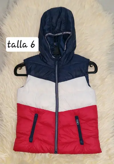 Chaqueta acolchada con capucha - miniatura 4
