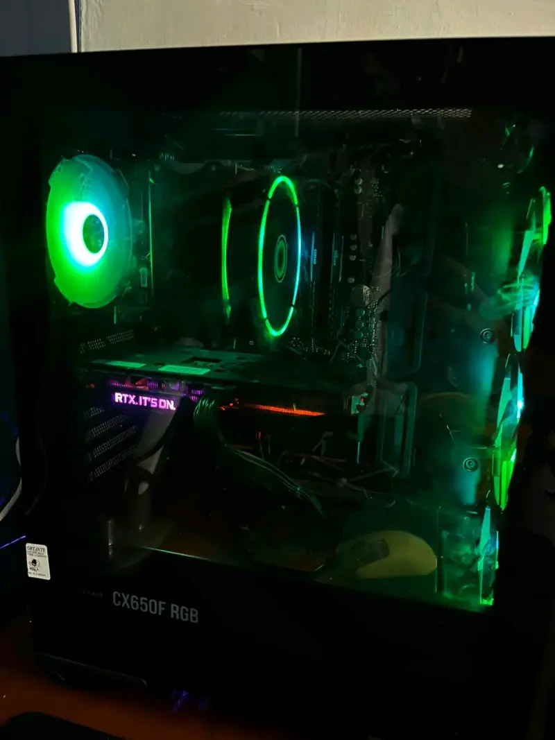 Computador gaming con iluminación RGB - 1