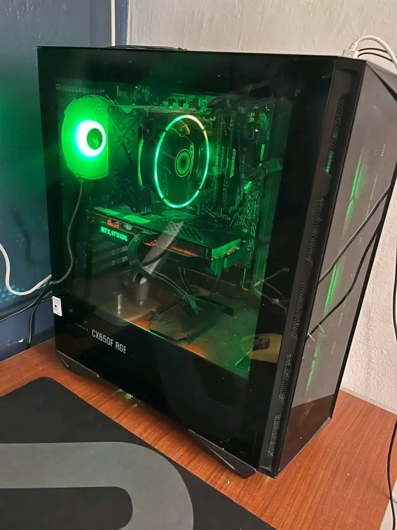 Computador gaming con iluminación RGB - 2