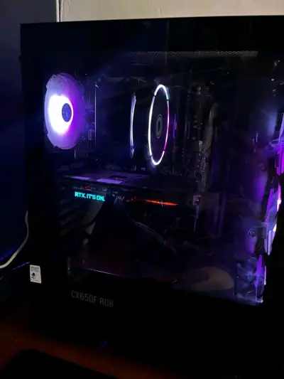Computador gaming con iluminación RGB - miniatura 3