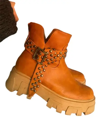 Botines marrones con tachas - miniatura 1