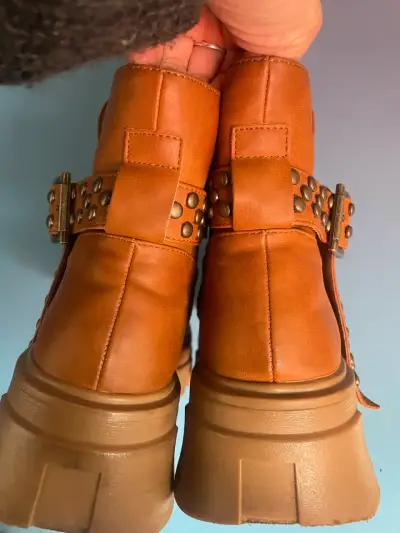 Botines marrones con tachas - miniatura 2
