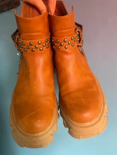 Botines marrones con tachas - miniatura 4