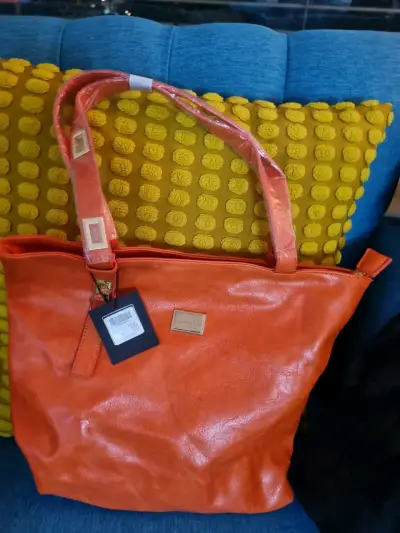 Bolso naranja de cuero sintético - miniatura 1