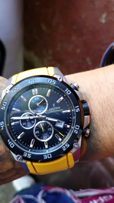 Reloj Festina cronógrafo amarillo - miniatura 1