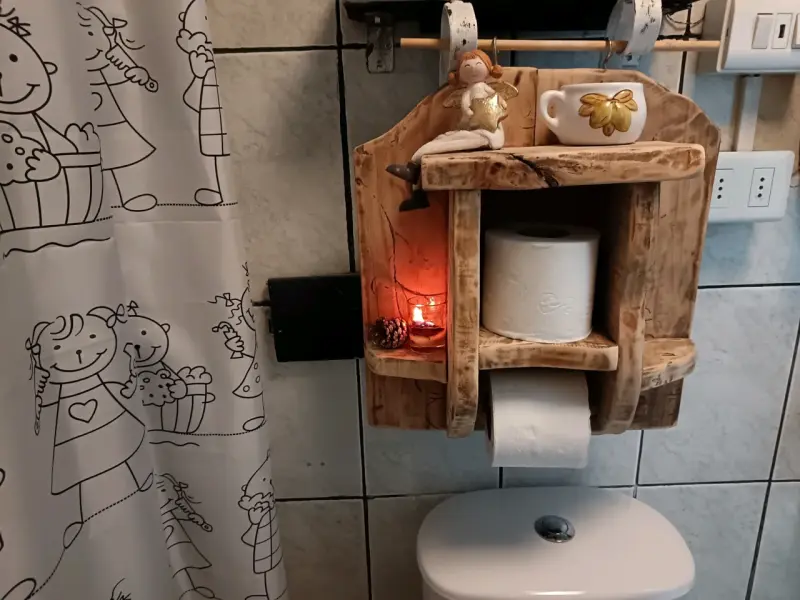 Estante rústico de baño en madera - 2