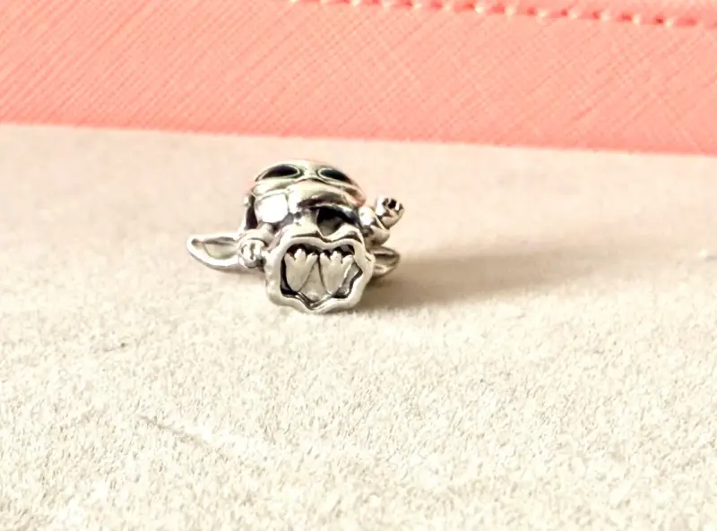 Charm Baby Yoda plateado original Pandora - 2