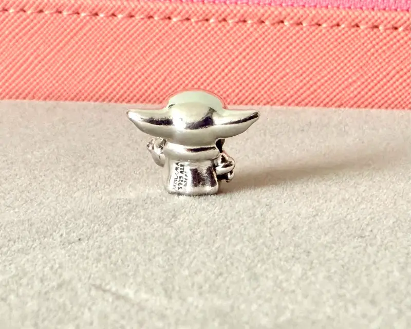 Charm Baby Yoda plateado original Pandora - 3