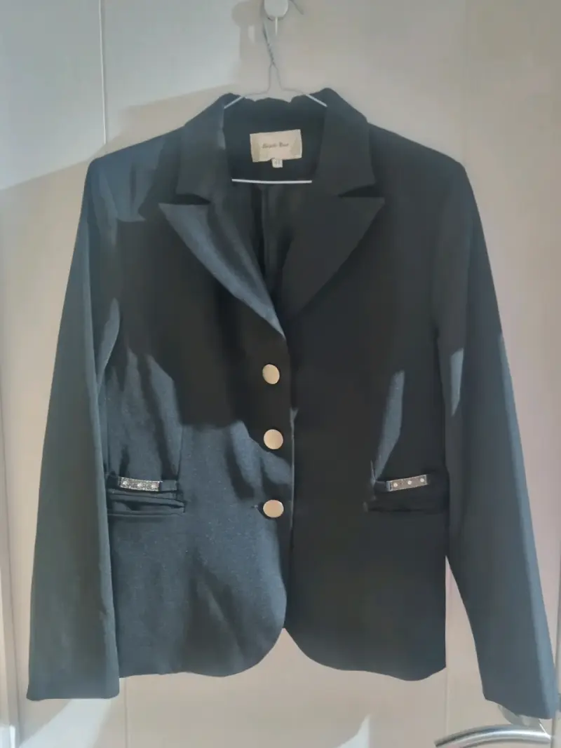 Blazer negro con botones dorados - 1