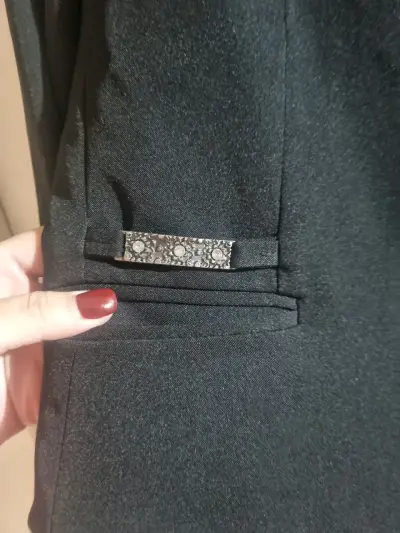 Blazer negro con botones dorados - miniatura 2
