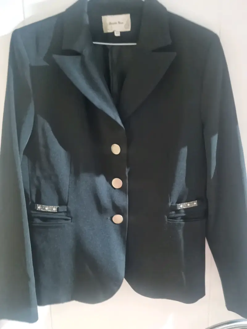 Blazer negro con botones dorados - 3