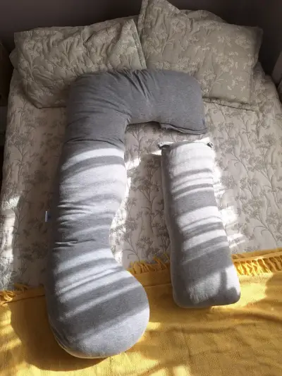 Almohada de embarazo gris - miniatura 3