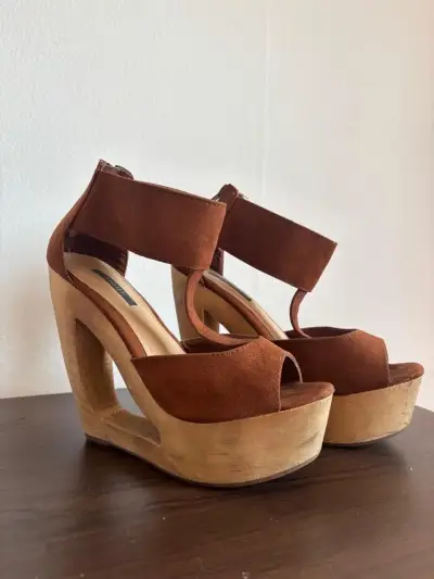 Sandalias taco alto color marrón - miniatura 1