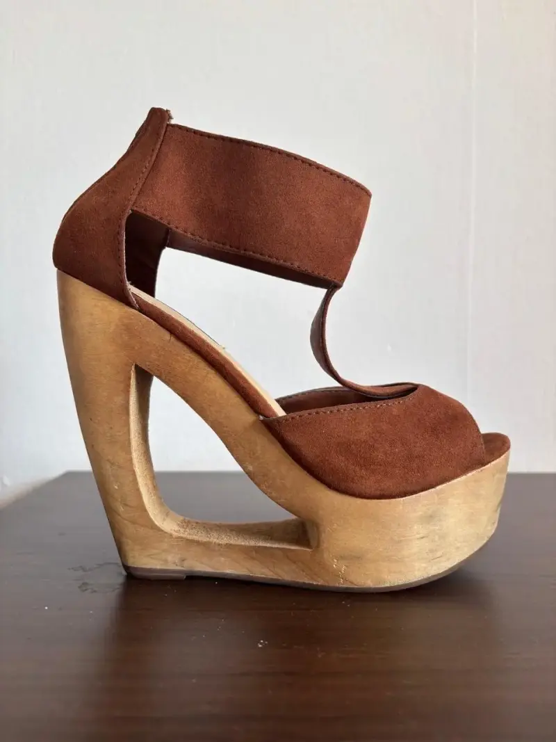 Sandalias taco alto color marrón - 3