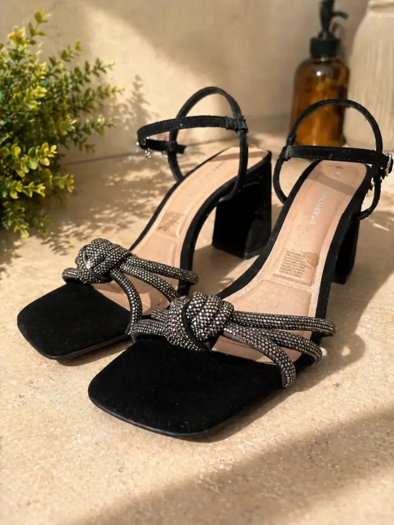 tacones negras con hebilla - 3