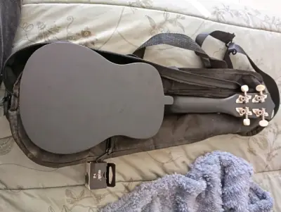 Ukulele decorado con funda - miniatura 4