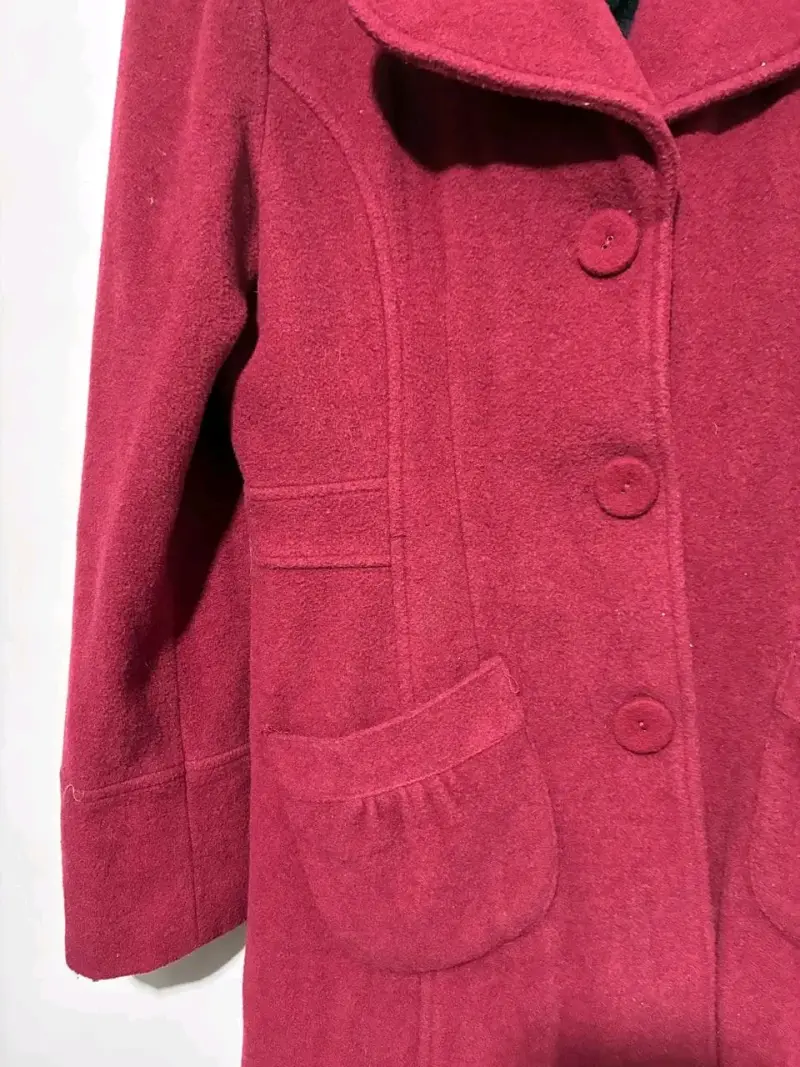 Abrigo rojo elegante marca tatienne talla S - 3