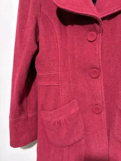 Abrigo rojo elegante marca tatienne talla S - miniatura 3