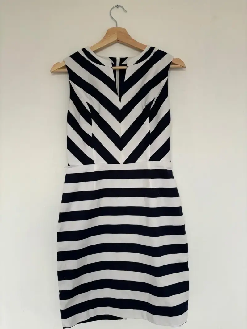 Vestido a rayas blanco y negro - 1