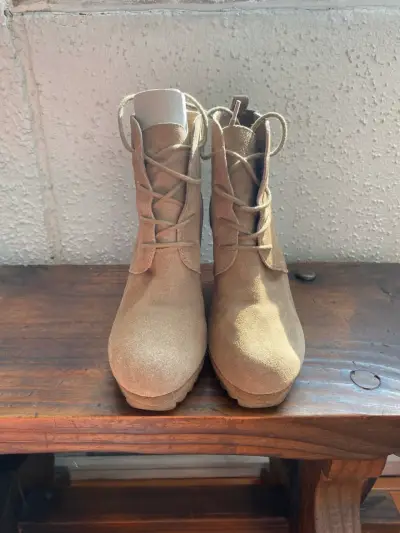 Botines de gamuza beige - miniatura 1