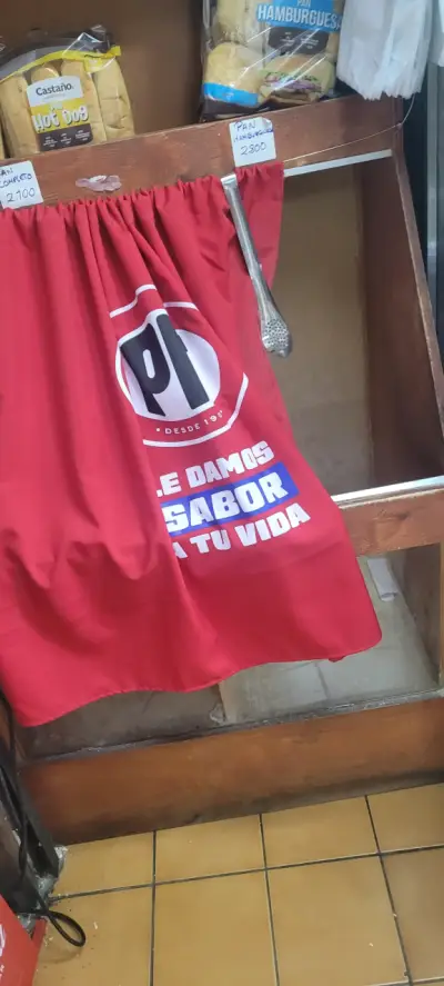 Delantal rojo "Le damos sabor" - miniatura 1