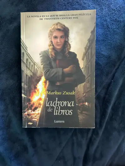 Libro 'Ladrona de Libros' Markus Zusak - miniatura 1