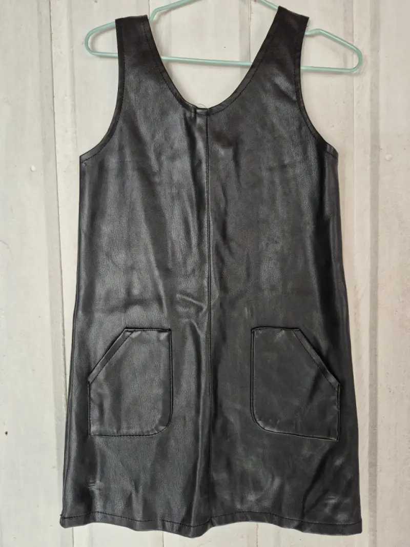 Vestido negro sin mangas - 1