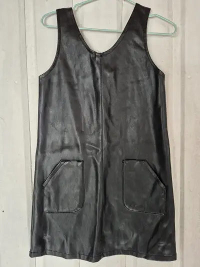 Vestido negro sin mangas - miniatura 1
