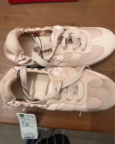 Zapatillas rosas suaves GU - miniatura 2
