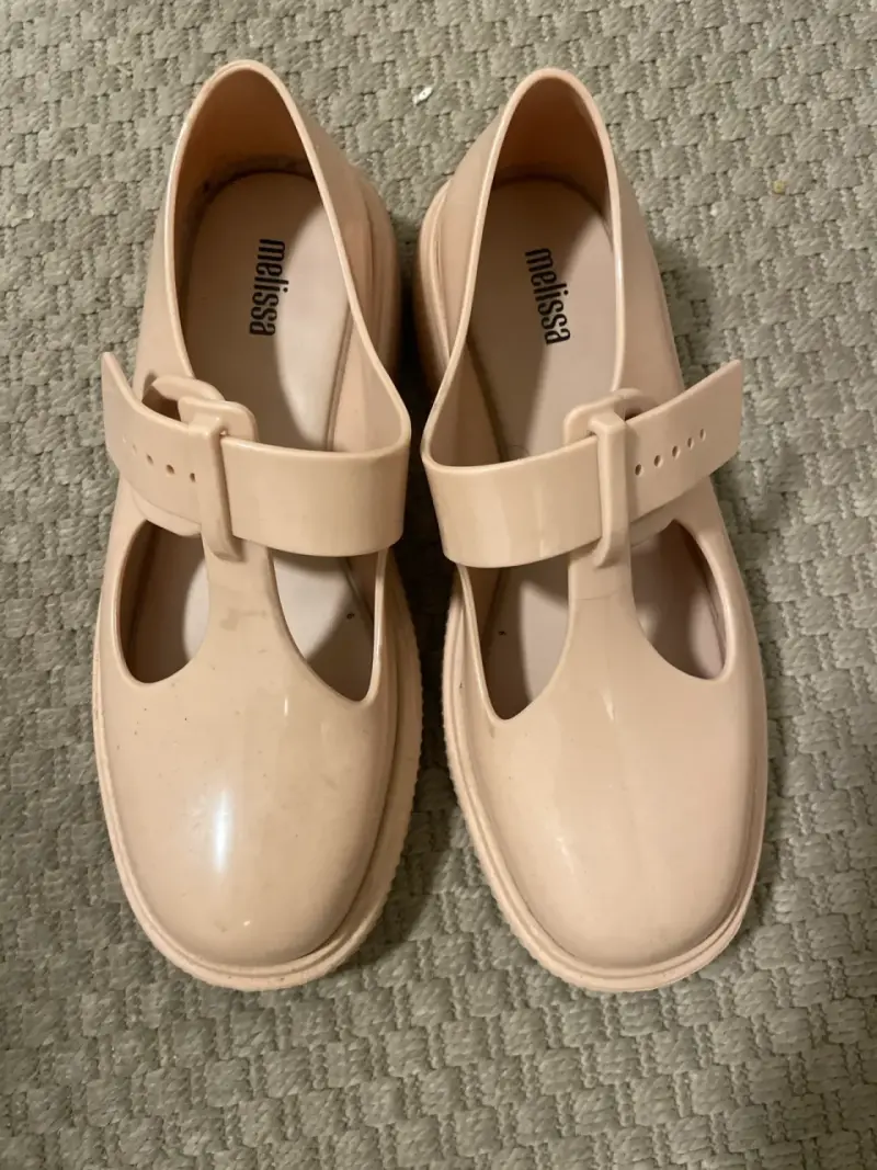 Zapatos beiges de goma Melissa