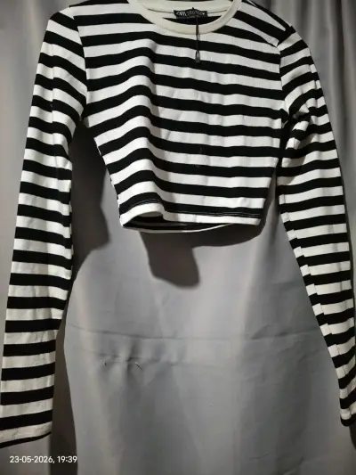 Polera rayada blanco y negro - miniatura 1