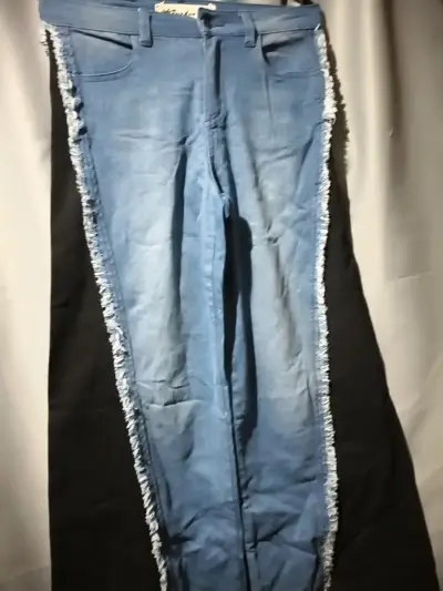 Jeans azules con borde deshilachado - miniatura 1