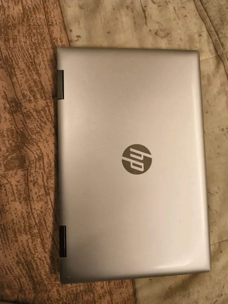Notebook HP plateado - 1