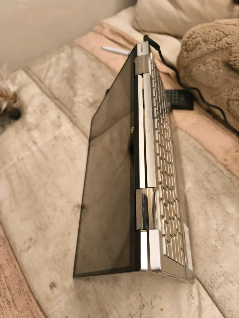 Notebook HP plateado - 3