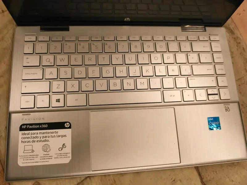 Notebook HP plateado - 6