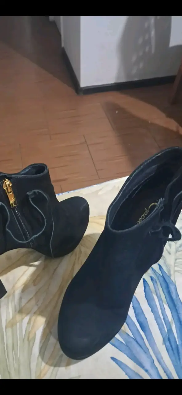Botines negros con tacón - 1