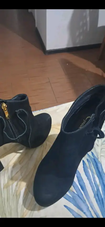 Botines negros con tacón - miniatura 1