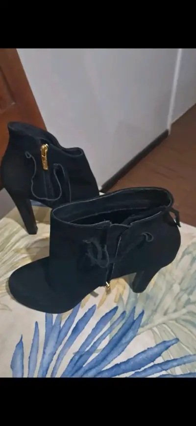 Botines negros con tacón - miniatura 2