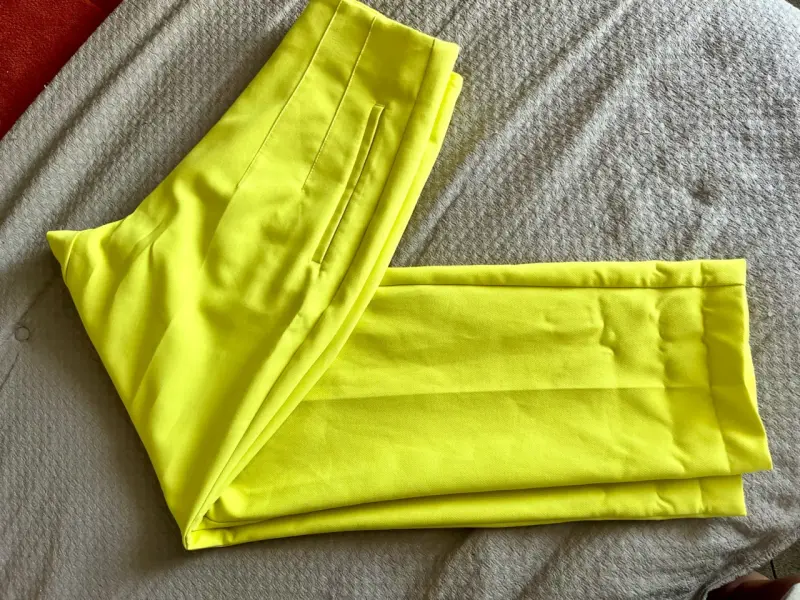 Pantalón amarillo neón elegante - 1