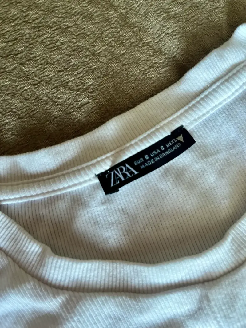 Polera blanca Zara con mangas abullonadas - 2