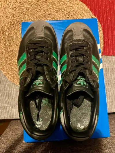 Zapatillas Adidas Samba negras y verdes - miniatura 2