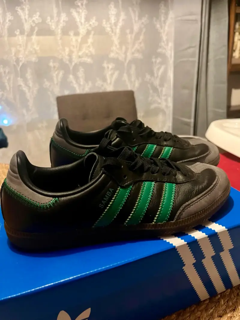 Zapatillas Adidas Samba negras y verdes - 3