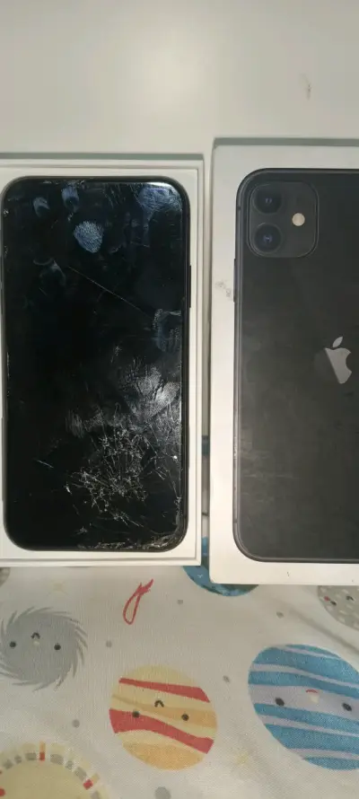 Teléfono iPhone 11 negro - miniatura 2