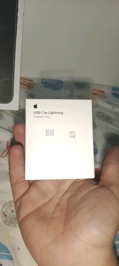 iPhone con caja y pegatinas - miniatura 5