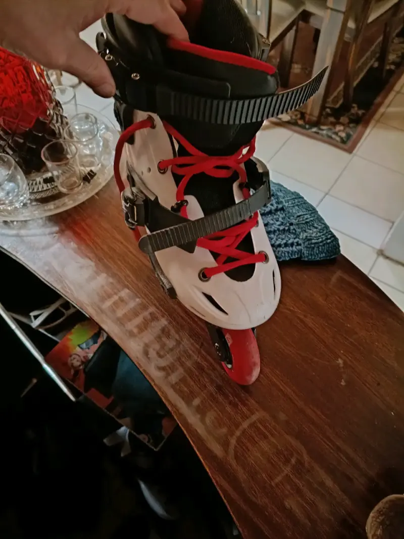 Patines en línea rojos y blancos - 2