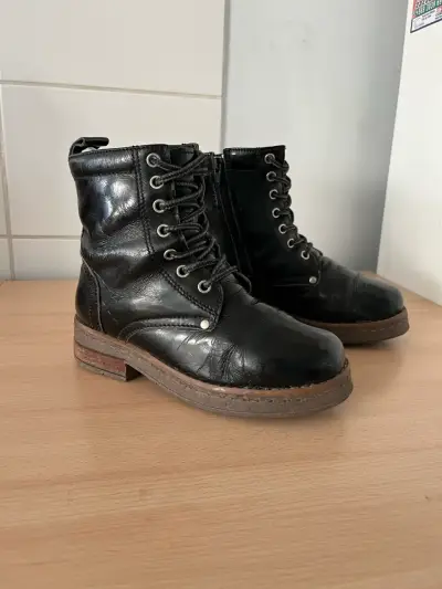 Botas negras de cuero usadas - miniatura 2