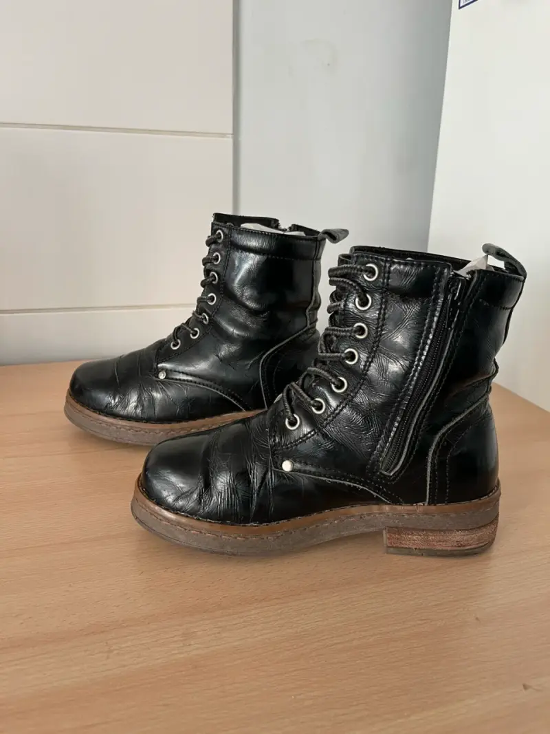 Botas negras de cuero usadas - 3